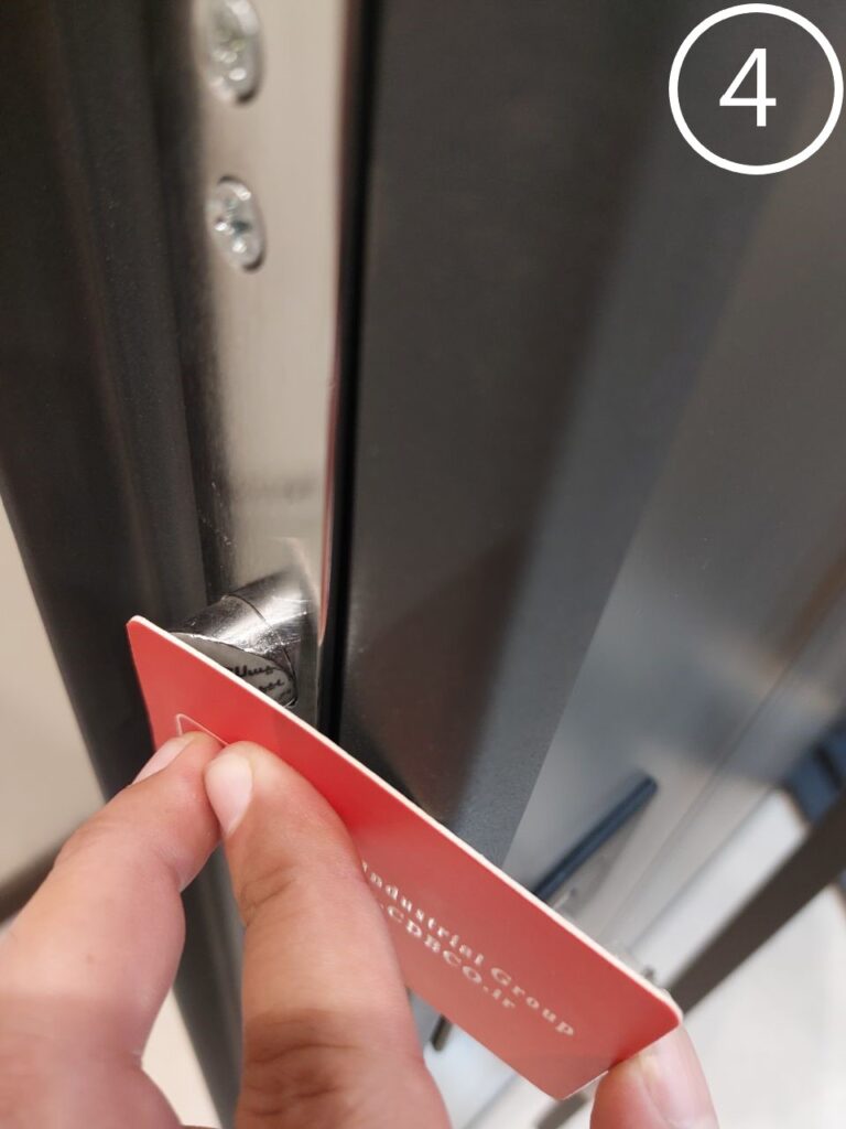 باز کردن درب ضد سرقت با کارت